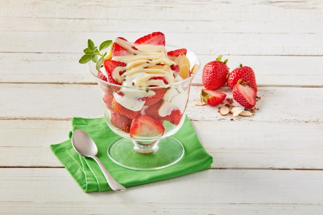 Fresas con yogurt y cardamomo Recetas Nestlé