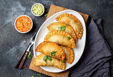 Plato de empanadas, una preparación semejante a la gyoza de camarón