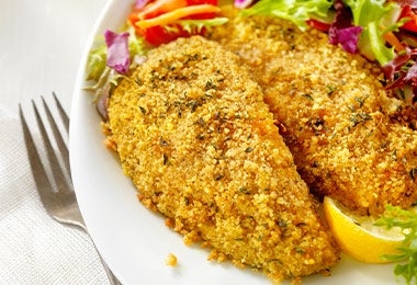 Filetes de pescado empanizados con pan molido