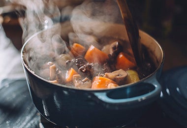 Sofrito en olla base para hacer guisos y estofados