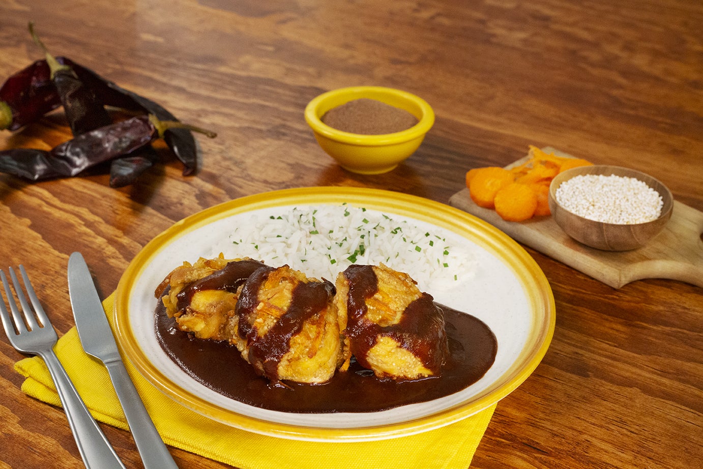 Croquetas con salsa de guajillo