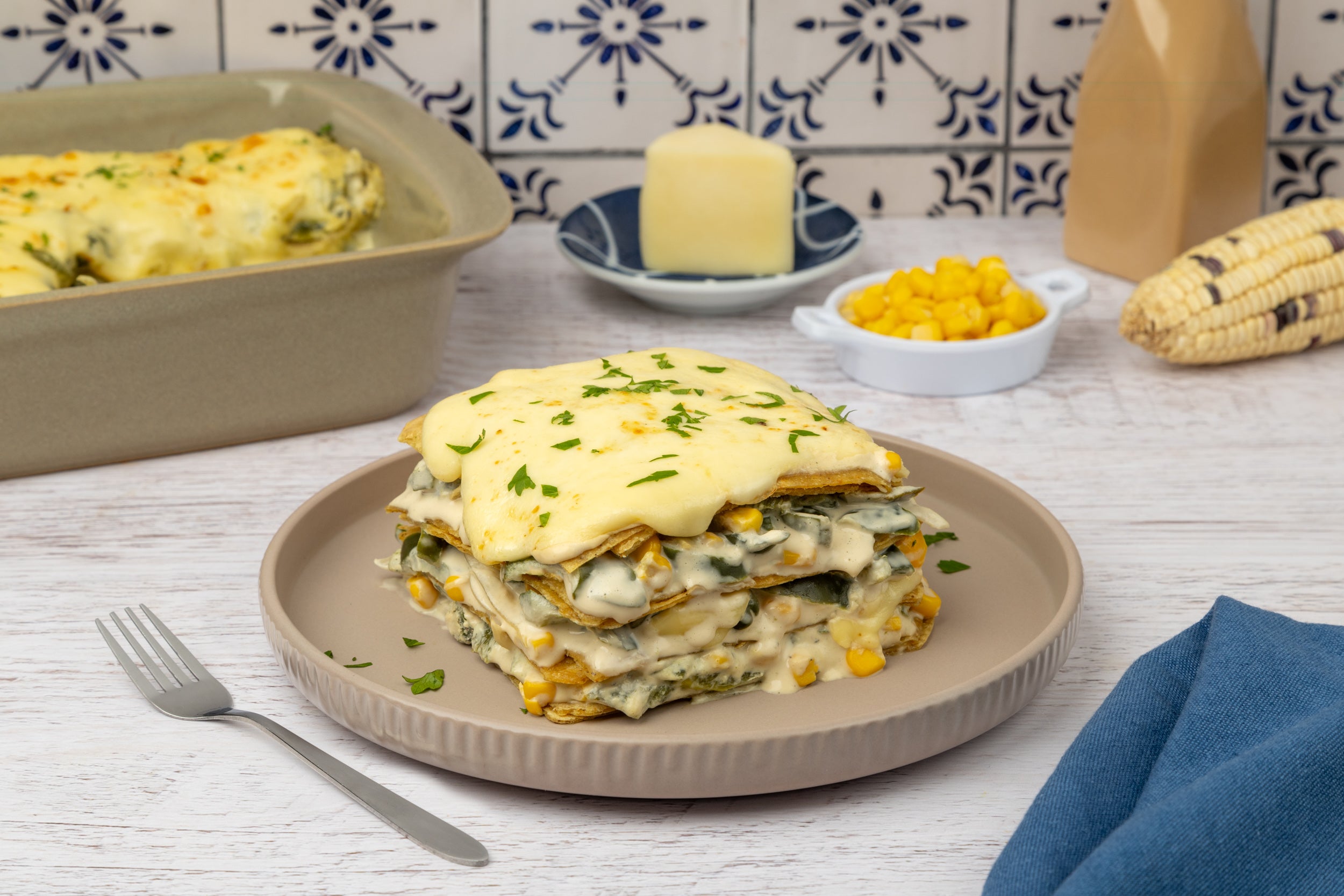 Pastel Azteca de Rajas con Crema y Queso