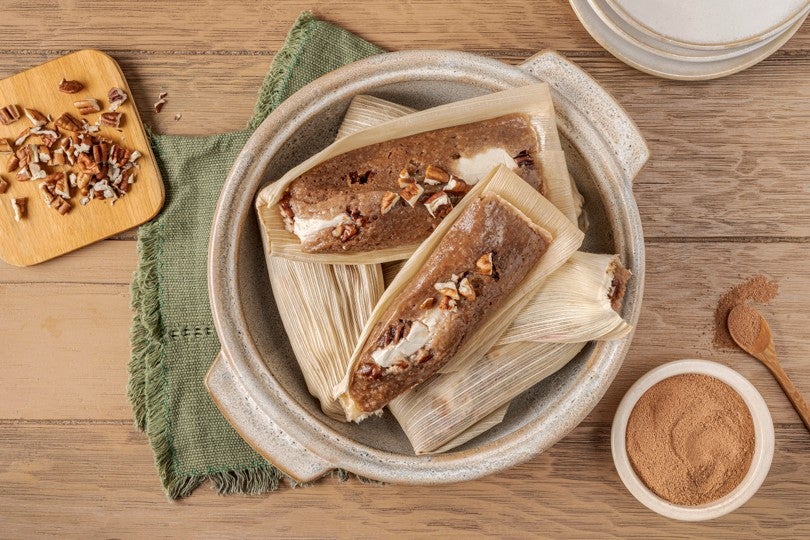 Tamales de Chocolate con Queso y Nuez