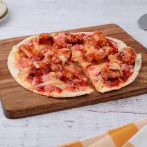 Pizza de Tocino y Pollo BBQ