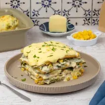 Pastel Azteca de Rajas con Crema y Queso