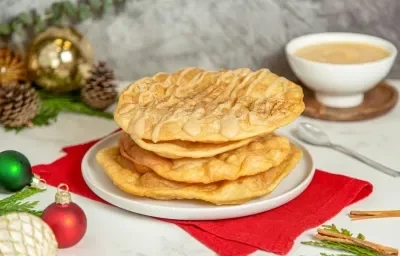 Buñuelos con Salsa de Guayaba