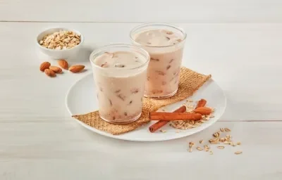 Agua de avena con leche de almendras