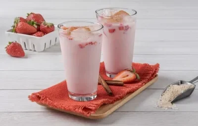 Agua de horchata con fresas