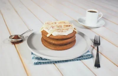 HOT CAKES CAPUCHINO preparados con Leche Condensada LA LECHERA® Sirve Fácil