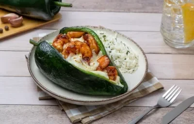 Chiles Rellenos de Camarón con Queso