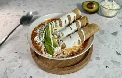 Sopa de Fideo con Flautas