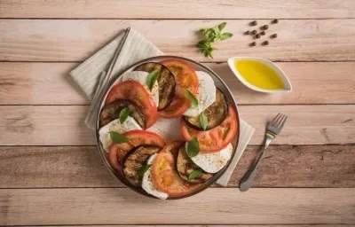 Ensalada Caprese con Berenjena