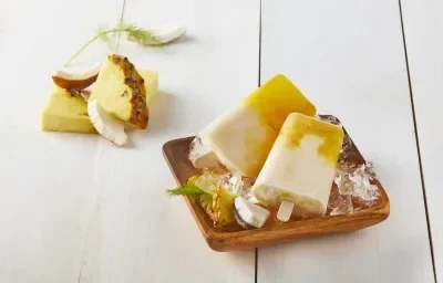 Paletas de piña colada