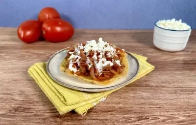 Tostadas de Tinga de Res Tostadas de Tinga de Res
