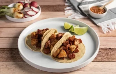 Taco de Chuleta con Piña