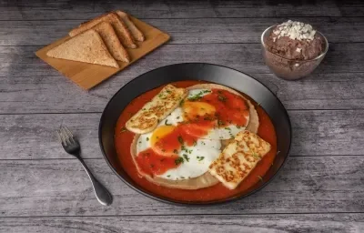 Huevos Rancheros con Tocino