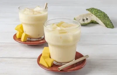 Agua de Mango con Guanábana