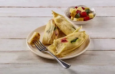 Tamales de ate con queso