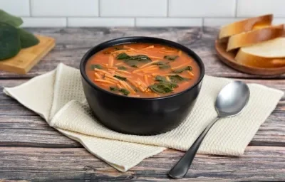 Sopa de Fideo con Espinaca