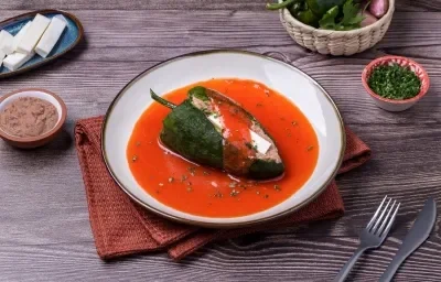 Chiles Rellenos de Frijoles con Queso