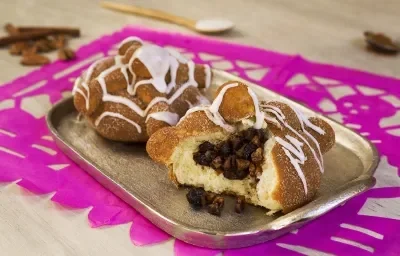 Pan de muerto rol de canela