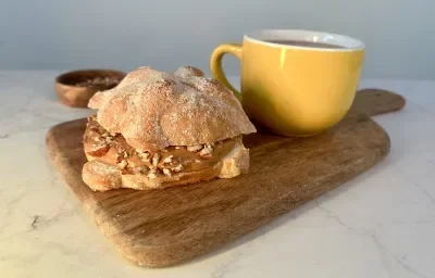 Pan de Muerto Relleno de Mole