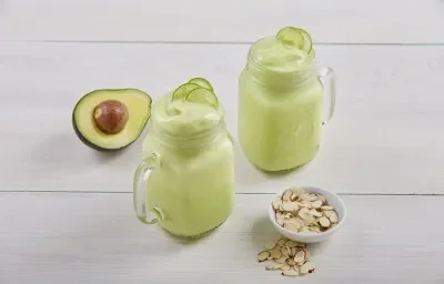 Smoothie de aguacate y cítricos