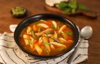 Sopa de setas con nopales