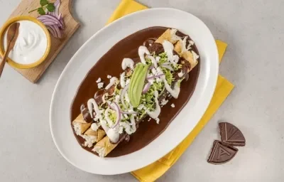 Flautas de Queso con Mole