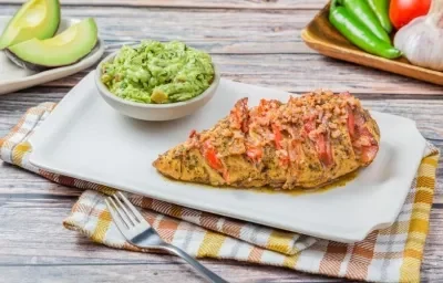 Pechuga de pollo con guacamole