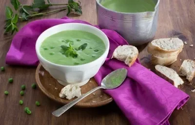 Crema de chícharo con menta