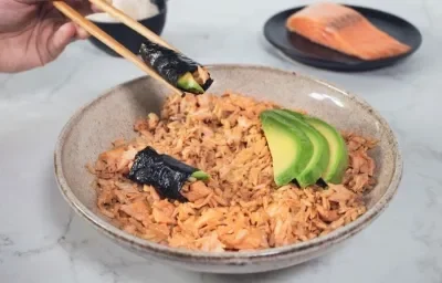 SALMON RICE preparado con Salsa de soya MAGGI®