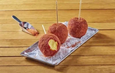 Manzanas cubiertas con chamoy