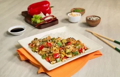 Pollo oriental con verduras