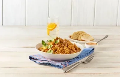 Fusilli con atún en salsa de chipotle y cilantro