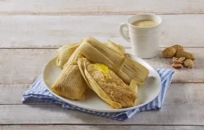 Tamal de cacahuate y piña