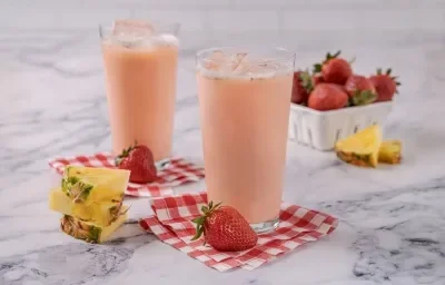 Agua de Fresa con Piña