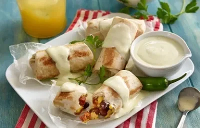 burritos con huevo frijol y chorizo