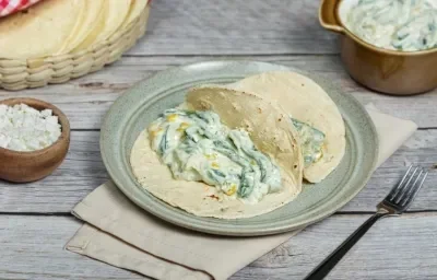 Tacos de Rajas con Crema