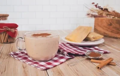 ATOLE de CANELA preparado con Alimento en Polvo CARNATION® CLAVEL®