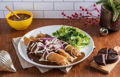 Flautas de Pavo con Mole