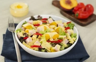 Ensalada con aderezo de durazno