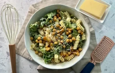 Ensalada Tipo César con Pasta