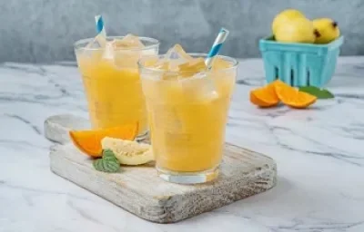 Agua de Mandarina con Guayaba