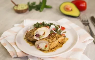 Pechuga rellena de aguacate