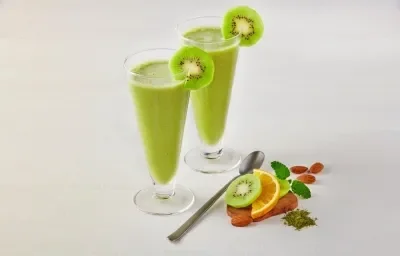 Licuado de naranja, kiwi y matcha