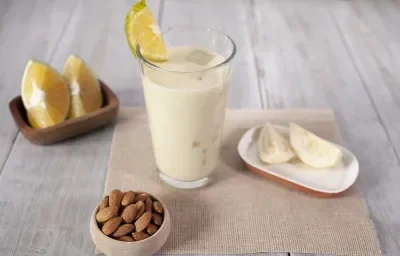 Agua de guayaba con naranja