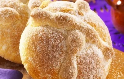 Pan de muerto con chocolate