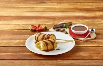 Banderillas de plátano con salsa de chocolate