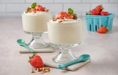 Mousse de Chocolate Blanco y Fresas Mousse de Chocolate Blanco y Fresas